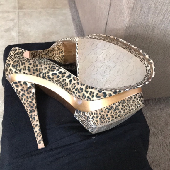 LEOPARD STILETTOS - Picture 6 of 6